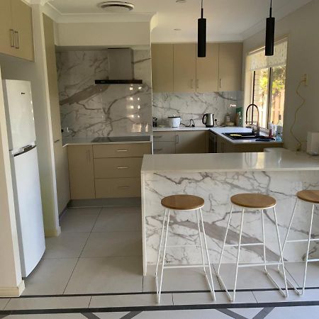 Apartmán Shared House With Other Guests Near Shopping Center And Theme Parks Gold Coast Exteriér fotografie