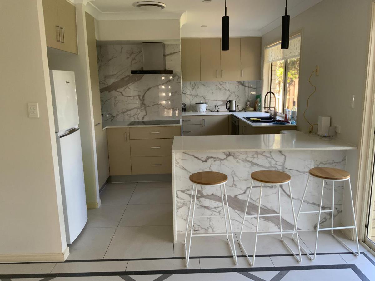 Apartmán Shared House With Other Guests Near Shopping Center And Theme Parks Gold Coast Exteriér fotografie