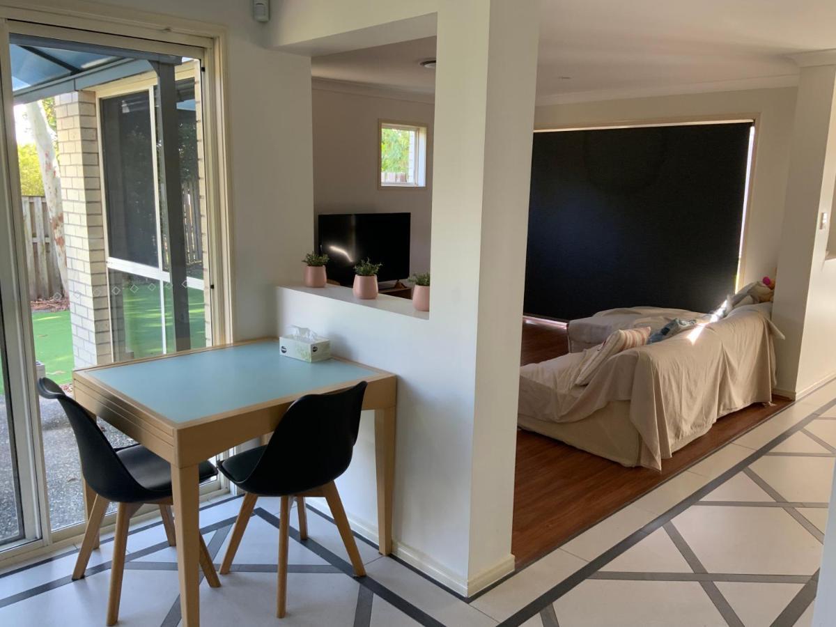 Apartmán Shared House With Other Guests Near Shopping Center And Theme Parks Gold Coast Exteriér fotografie