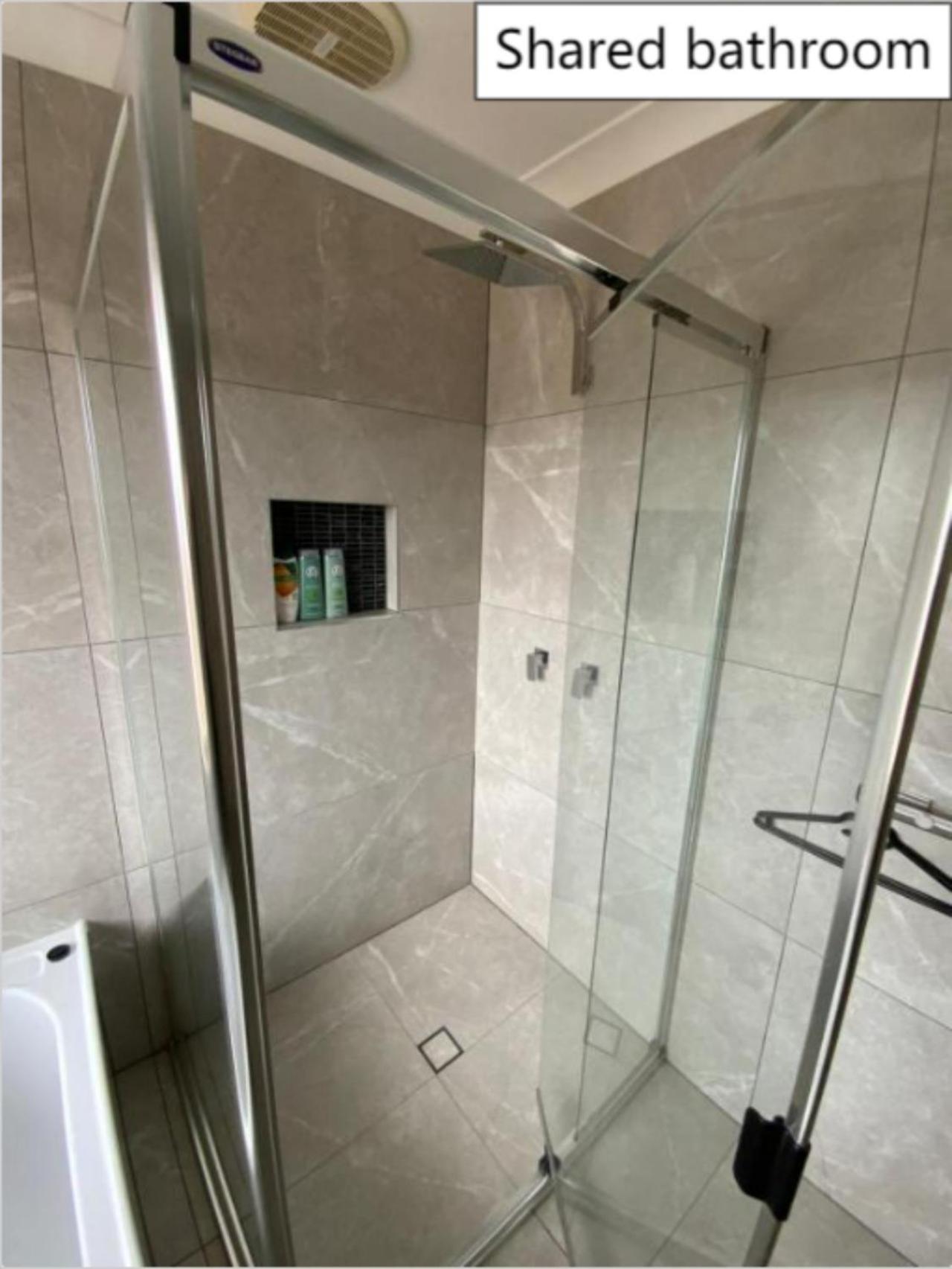 Apartmán Shared House With Other Guests Near Shopping Center And Theme Parks Gold Coast Exteriér fotografie